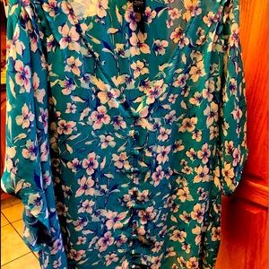 Blue flower check top